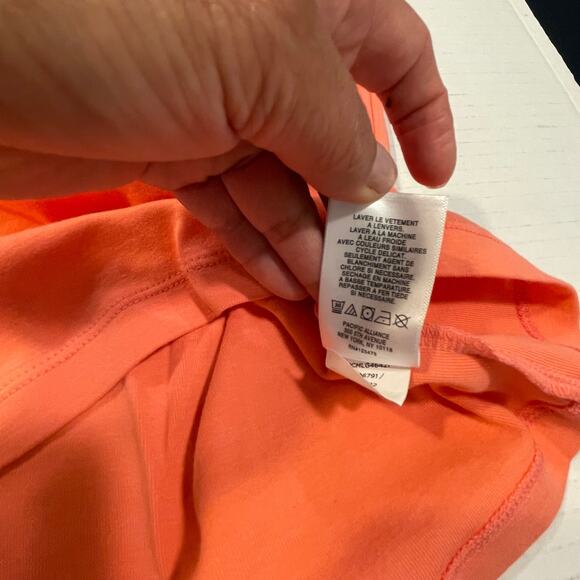 Jones New York Signature Orange pullover Tee extra Large metal logo on hem Vneck - Picture 5 of 10